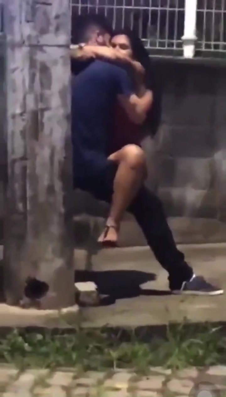 Portable lady gets dick in the streets