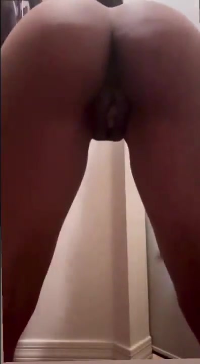 Kandii Morningstar twerks naked and shows fat pussy