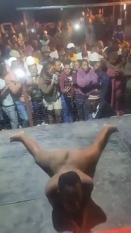 Lizzy Maswanganye Dances Fully naked on stage